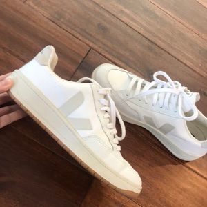 Like New Veja V-12 White Mesh Leather Sneakers 39
